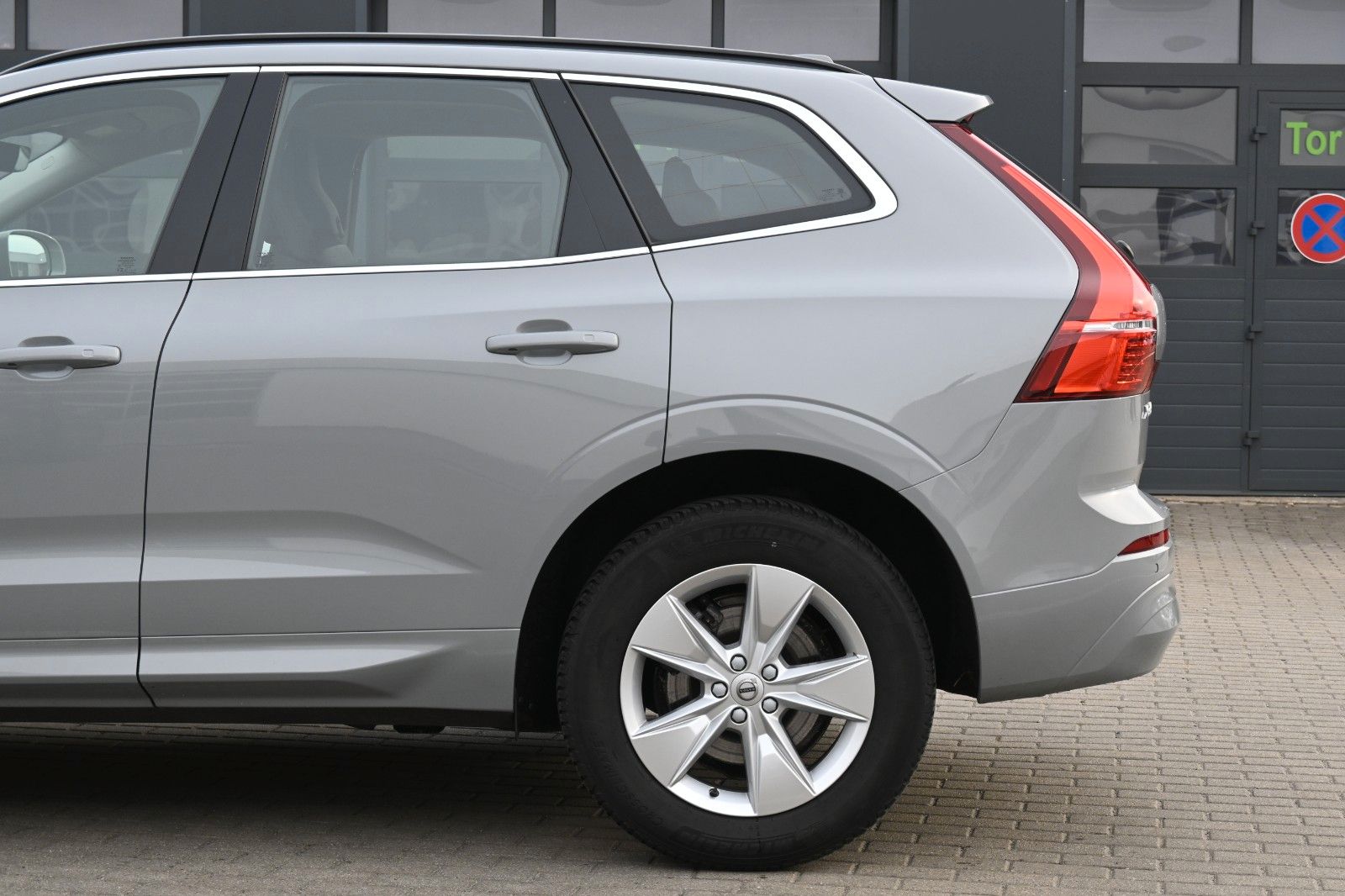 Fahrzeugabbildung Volvo XC60 B4 D FWD Core*RFK*el.Heckkl*GoogleMaps*AHK