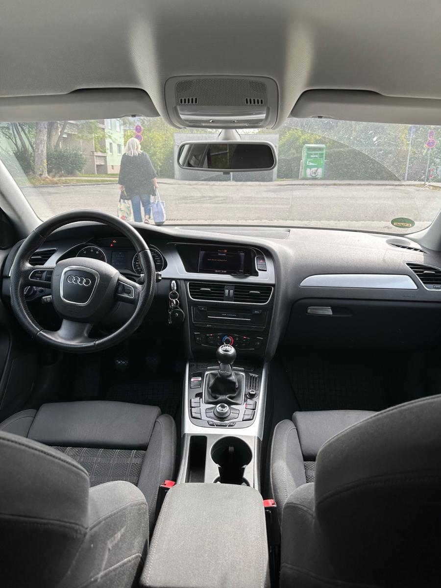 Audi A4 2011 — photo 8