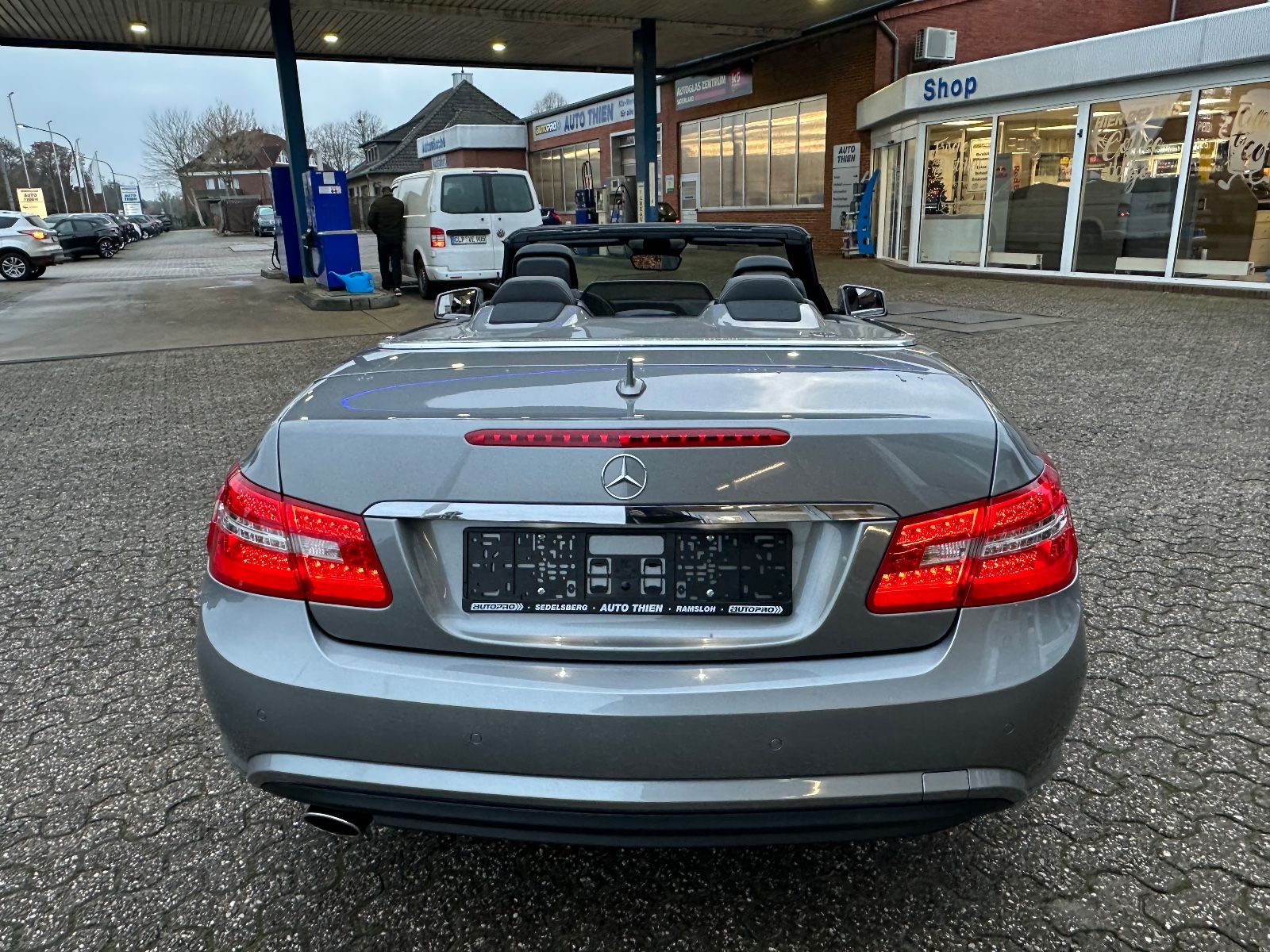 Fahrzeugabbildung Mercedes-Benz E 220 CDI Cabrio AMG BiXenon/AirScarf/Navi/Leder