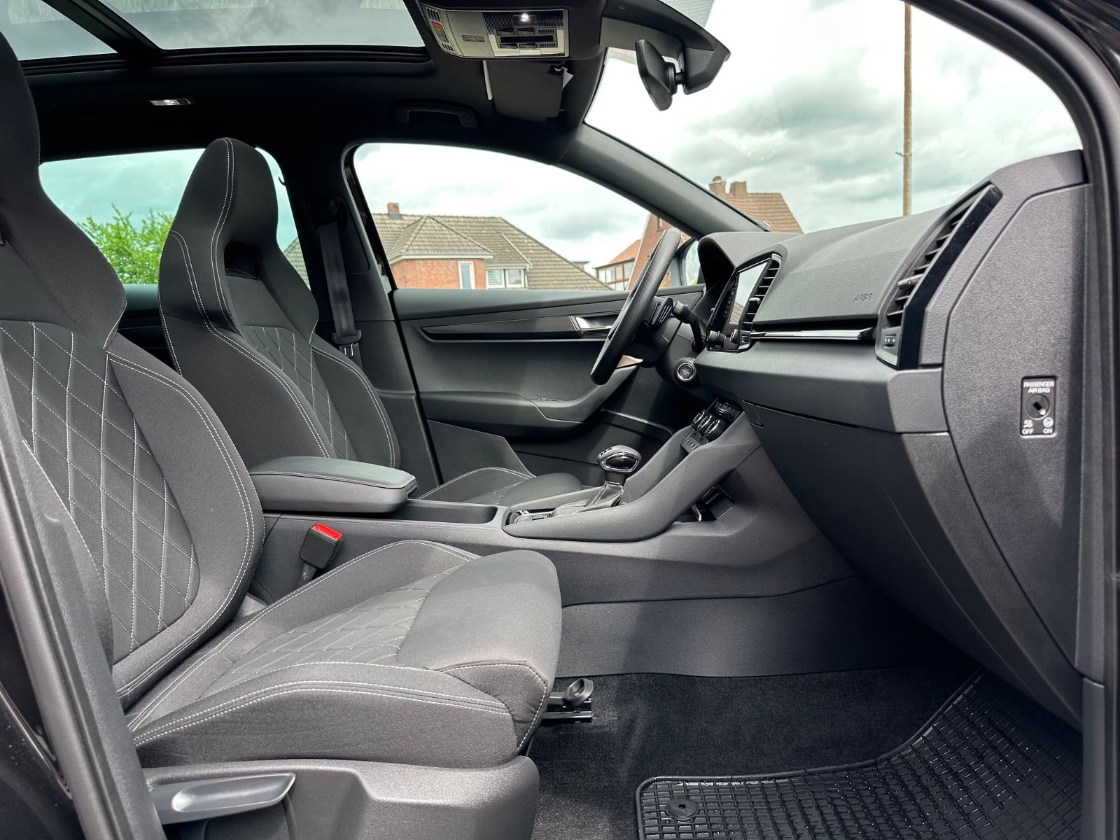 Fahrzeugabbildung SKODA Karoq 2.0 TSI Sportline 4x4 Pano/Matrix/ACC/Navi