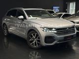 Volkswagen Touareg R-Line 4M/Kam/Ahk/Pano/Virtu/Standheiz/ - VW Touareg in Solingen
