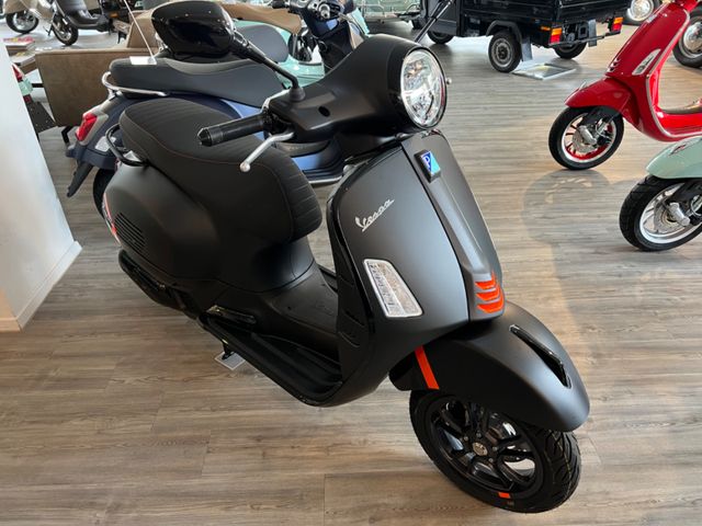 Vespa GTS 125 SuperSport Schwarz Neu Monatsaktion !!!