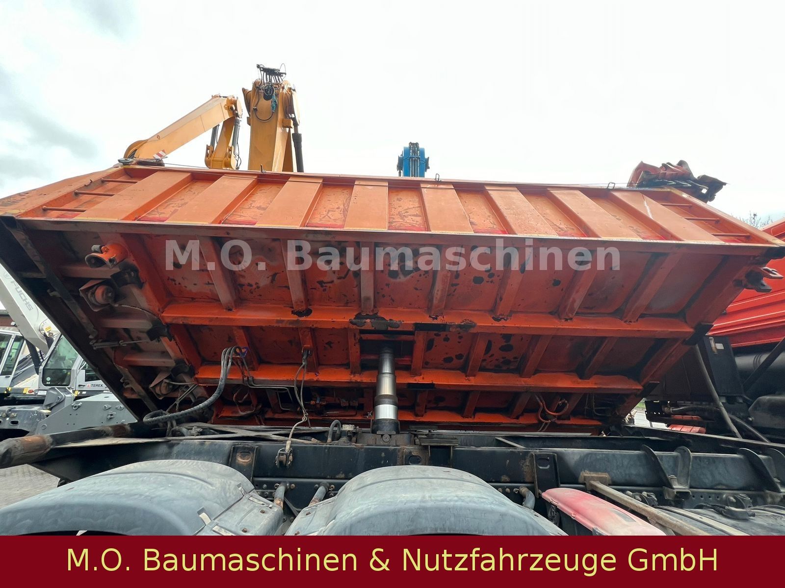 Fahrzeugabbildung MAN TGS 26.440 / 6x6 /3-Seitenkipper / Plane / AC /