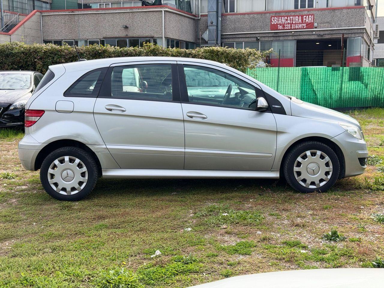 Mercedes-Benz B180 2010 — engine 2.034 cm³, 116 HP (85kW)