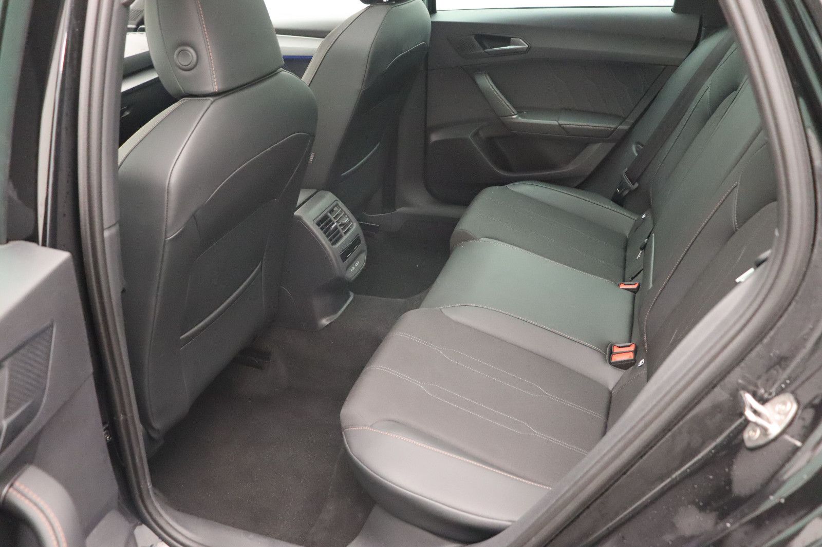 Fahrzeugabbildung CUPRA Leon ST 1.5 eTSI DSG LED Pano Beats