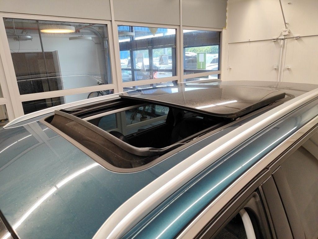Fahrzeugabbildung Peugeot 5008 Allure 1.2T LED/NAVI/SHZ/AHK/PANO/MEMORY