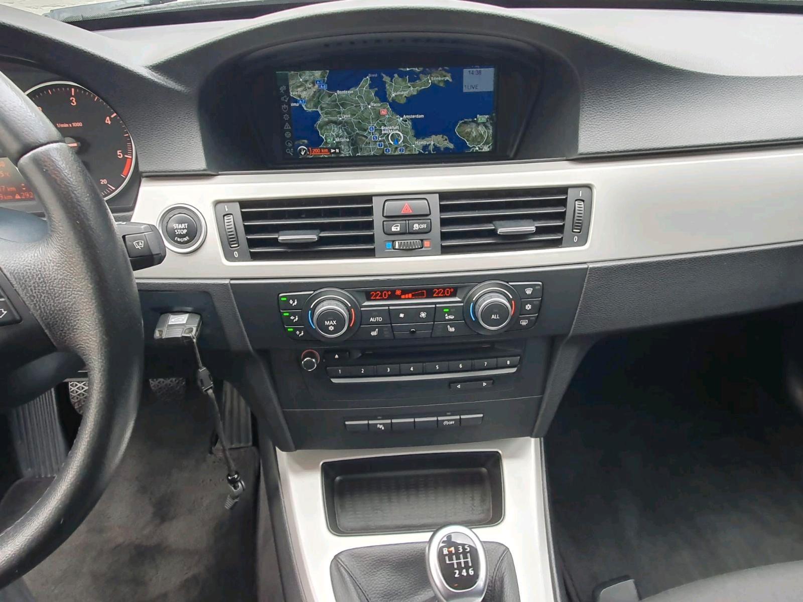 BMW 320 2011 — photo 7