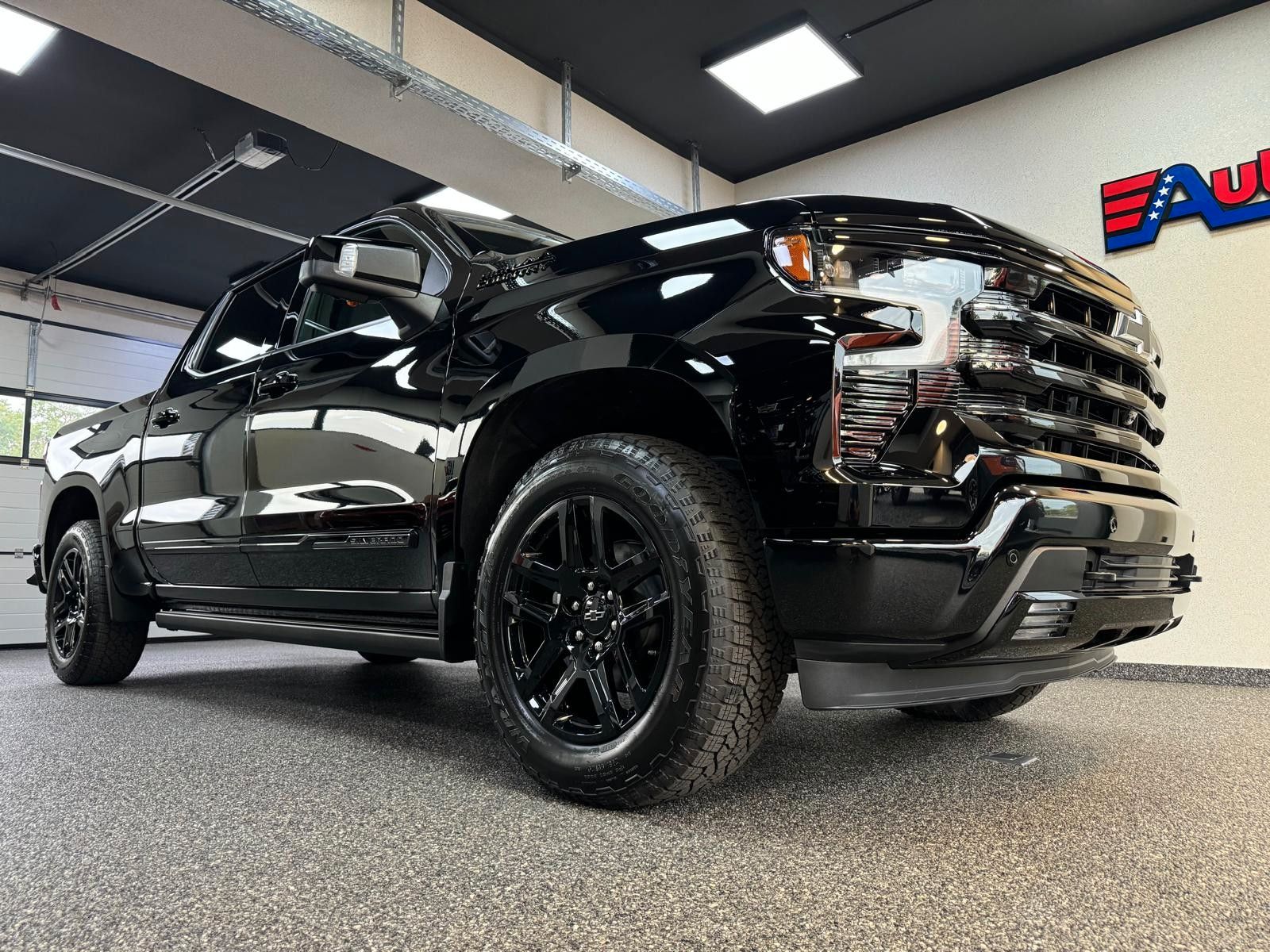 Fahrzeugabbildung Chevrolet 2026 SILVERADO MIDNIGHT DURAMAX DIESEL 4x4 HC