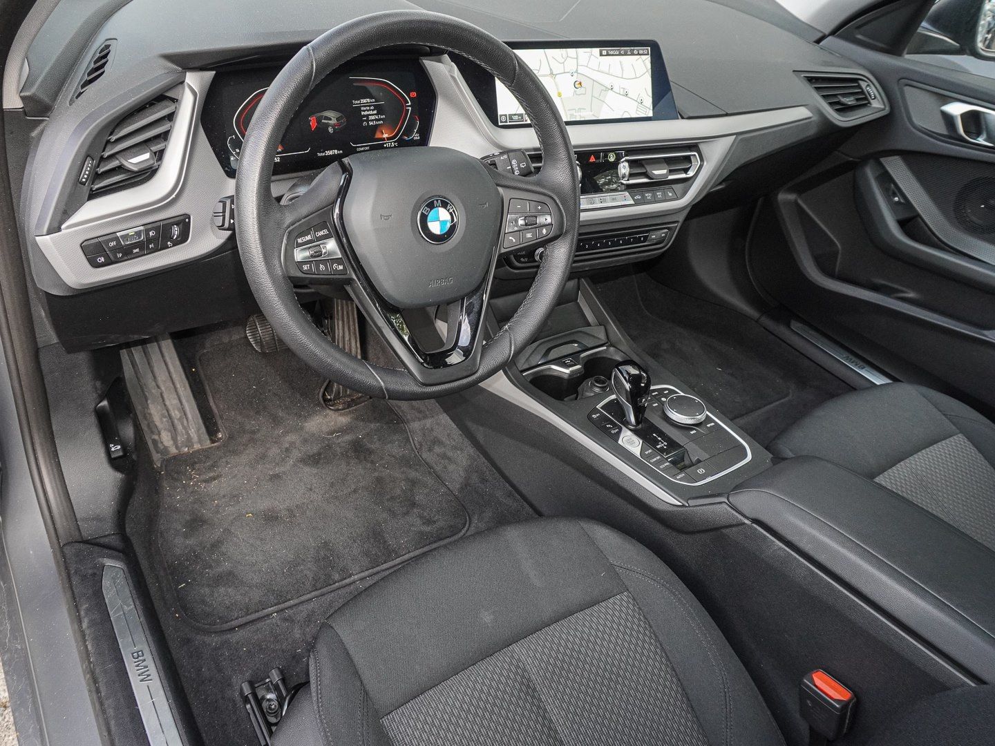 BMW 118i RFK NAVI LED PDC V H DAB Parkass. Tempomat foto 5
