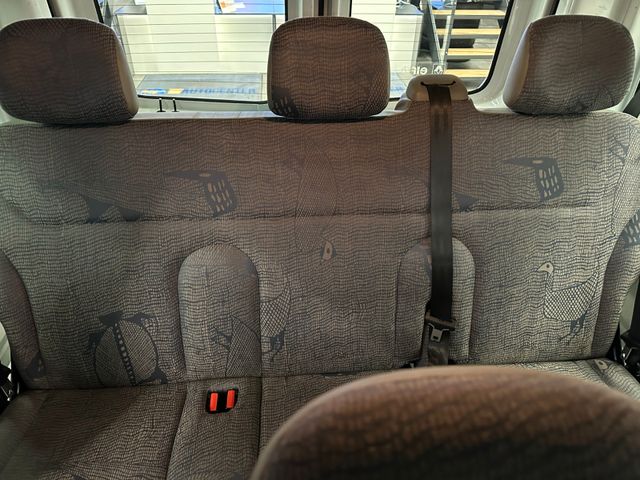 Renault Trafic Combi L1H1 2,7t  verglast*9- Sitzer*AHK*