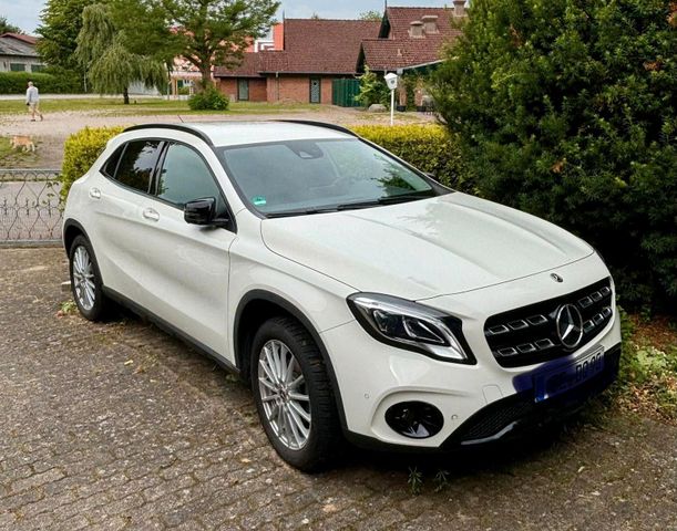 MERCEDES-BENZ Mercedes -Benz GLA200