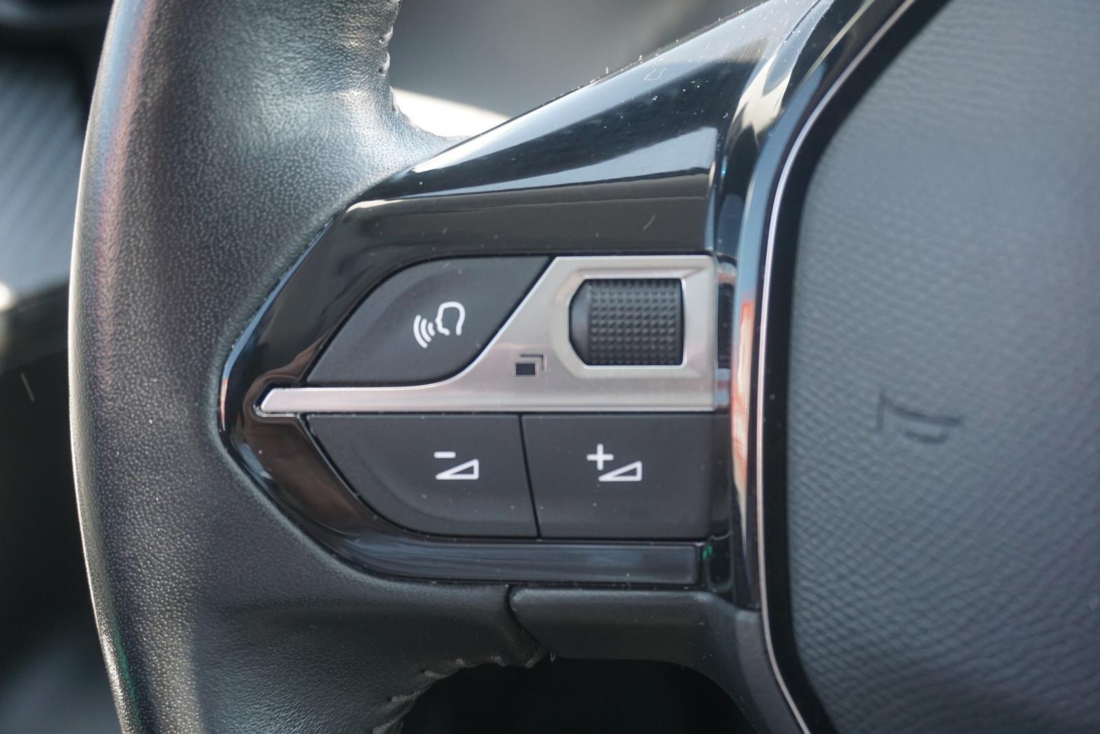 Peugeot 2008 1.2 PureTech Allure Pack LED Navi Kamera, миниатюра 18