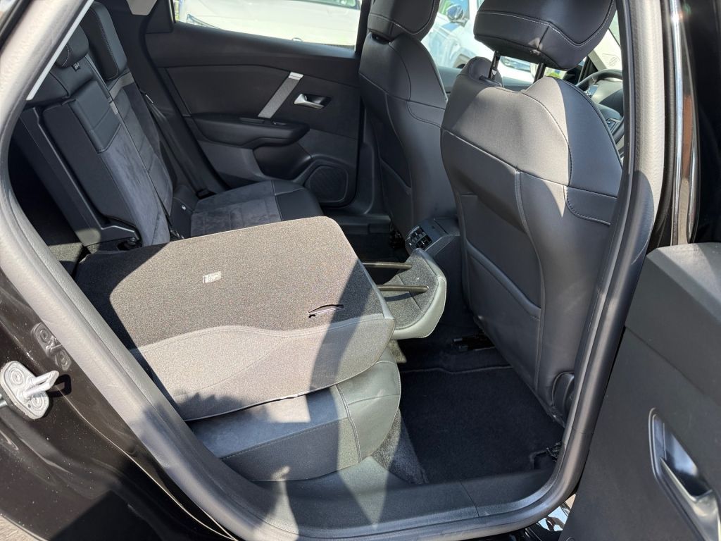 Fahrzeugabbildung Citroën C4 PureTech 130 Stop&Start EAT8 MAX*Alcantara