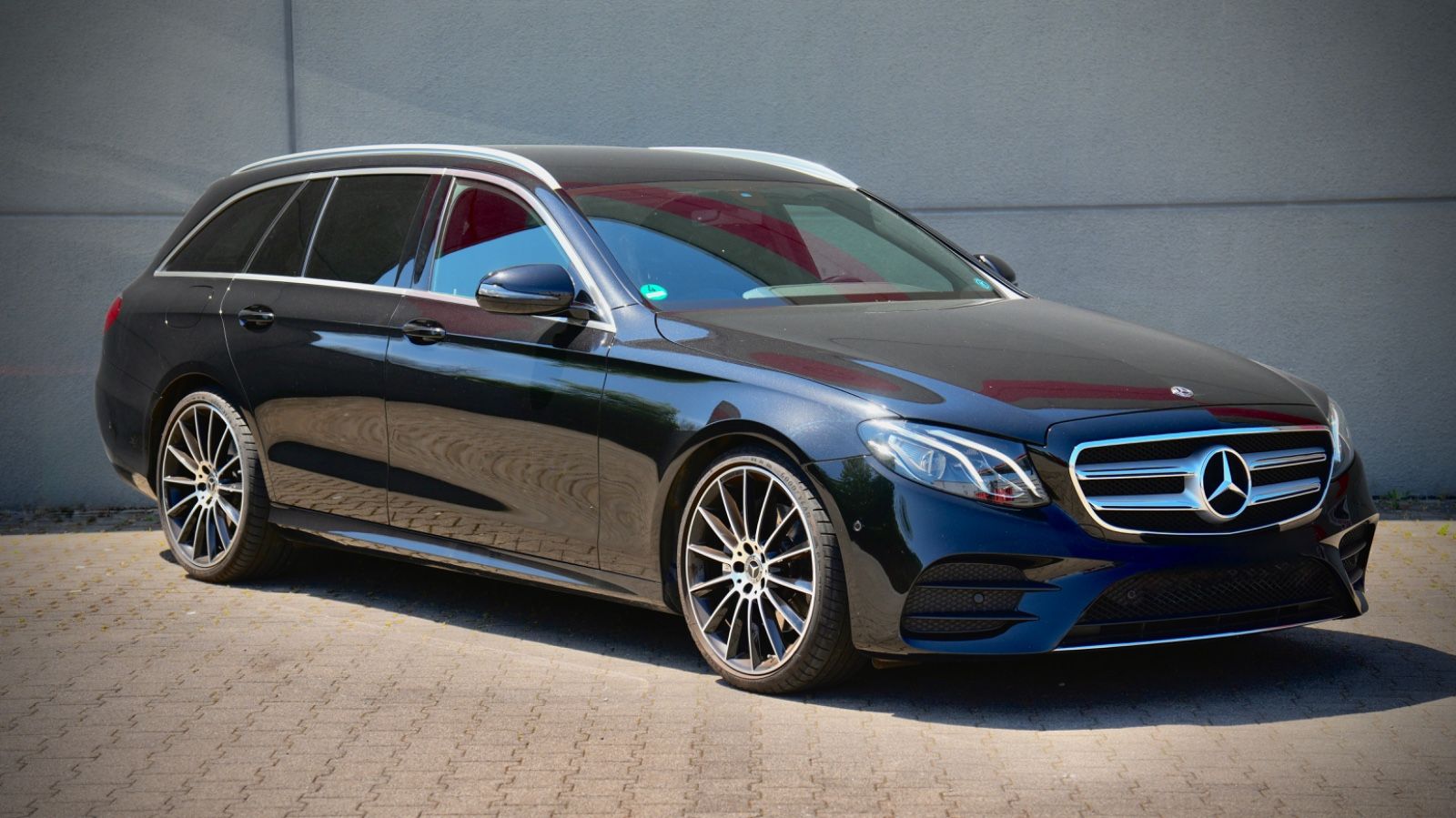 MERCEDES-BENZ E 200 T AMG-Line/Kamera/AHK/Airmatic/LED/CarPlay