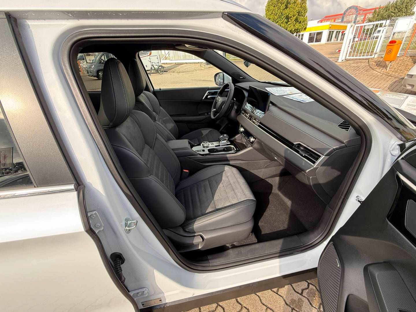 Fahrzeugabbildung Mitsubishi Outlander Plug-in Hybrid Select 2.4