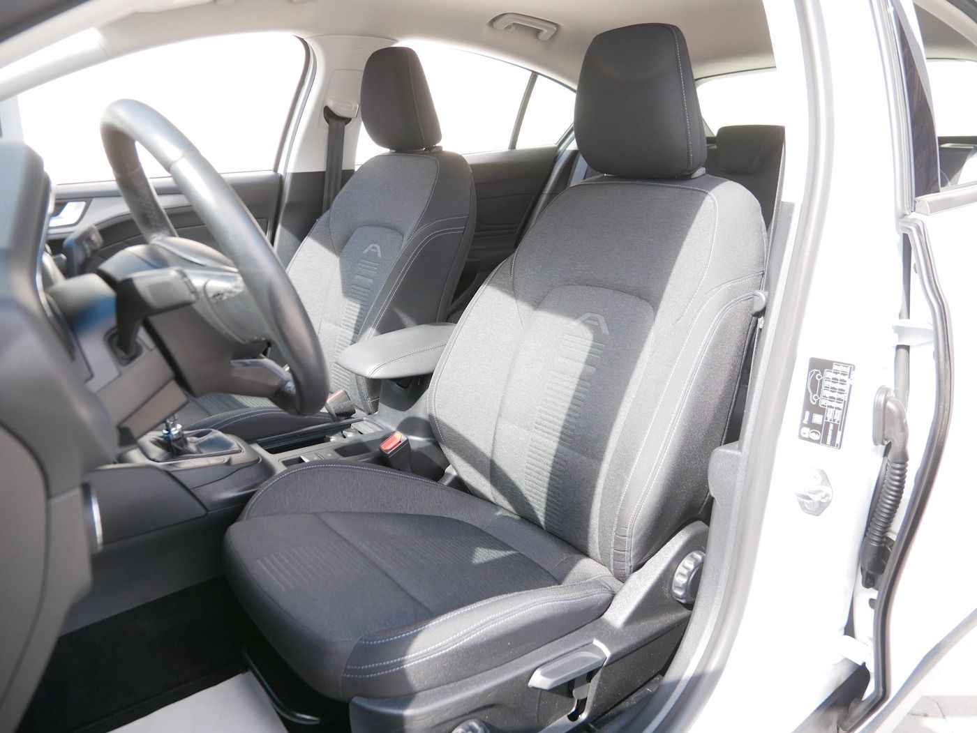 Fahrzeugabbildung Ford Focus 1.0 EcoBoost Active 1.Hand NAVI PDC Klima