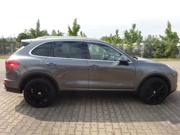 Porsche Cayenne - 11