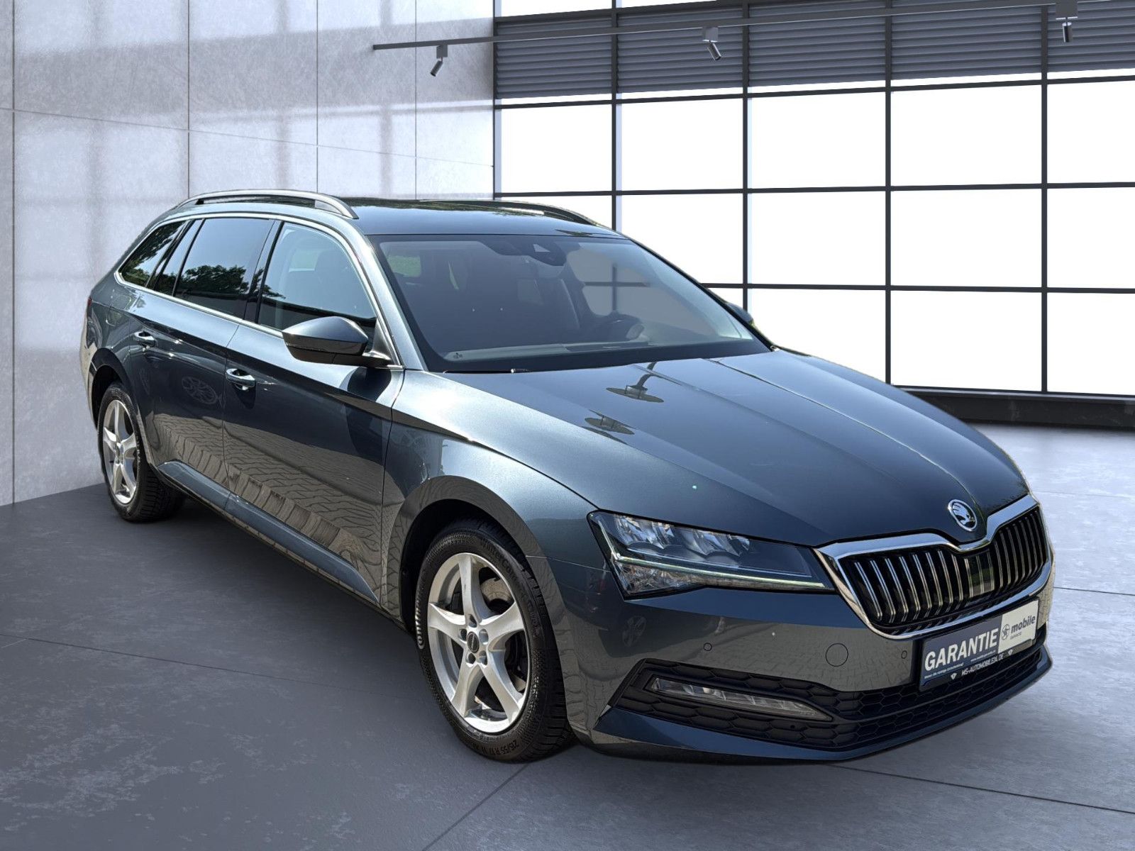 Fahrzeugabbildung SKODA Superb Combi 2.0 TDI / unfallfrei /AHK