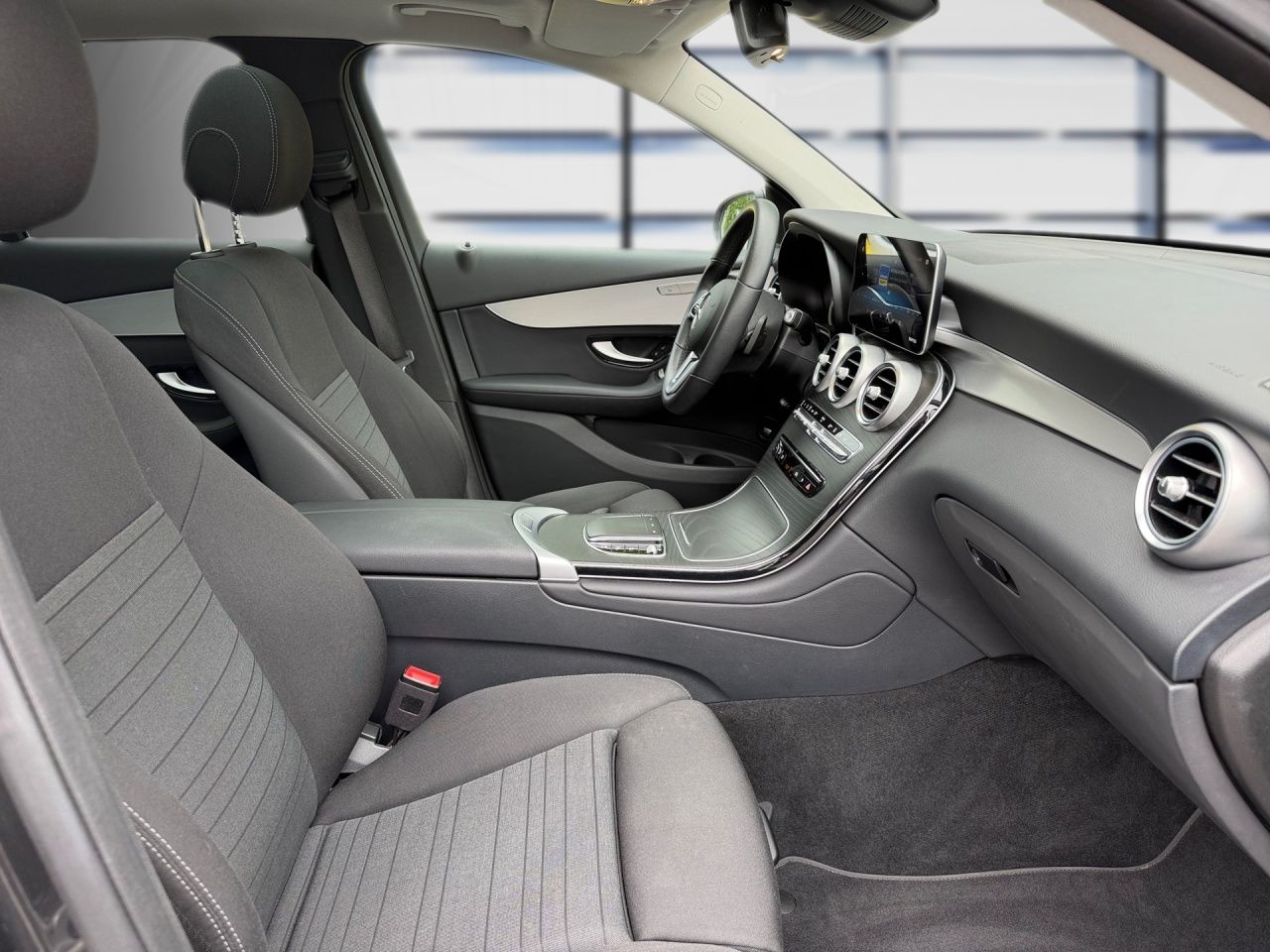 Fahrzeugabbildung Mercedes-Benz GLC 300 e 4M STNDHZ+PANO+CARPLAY+EL.HECKKL.+KAM