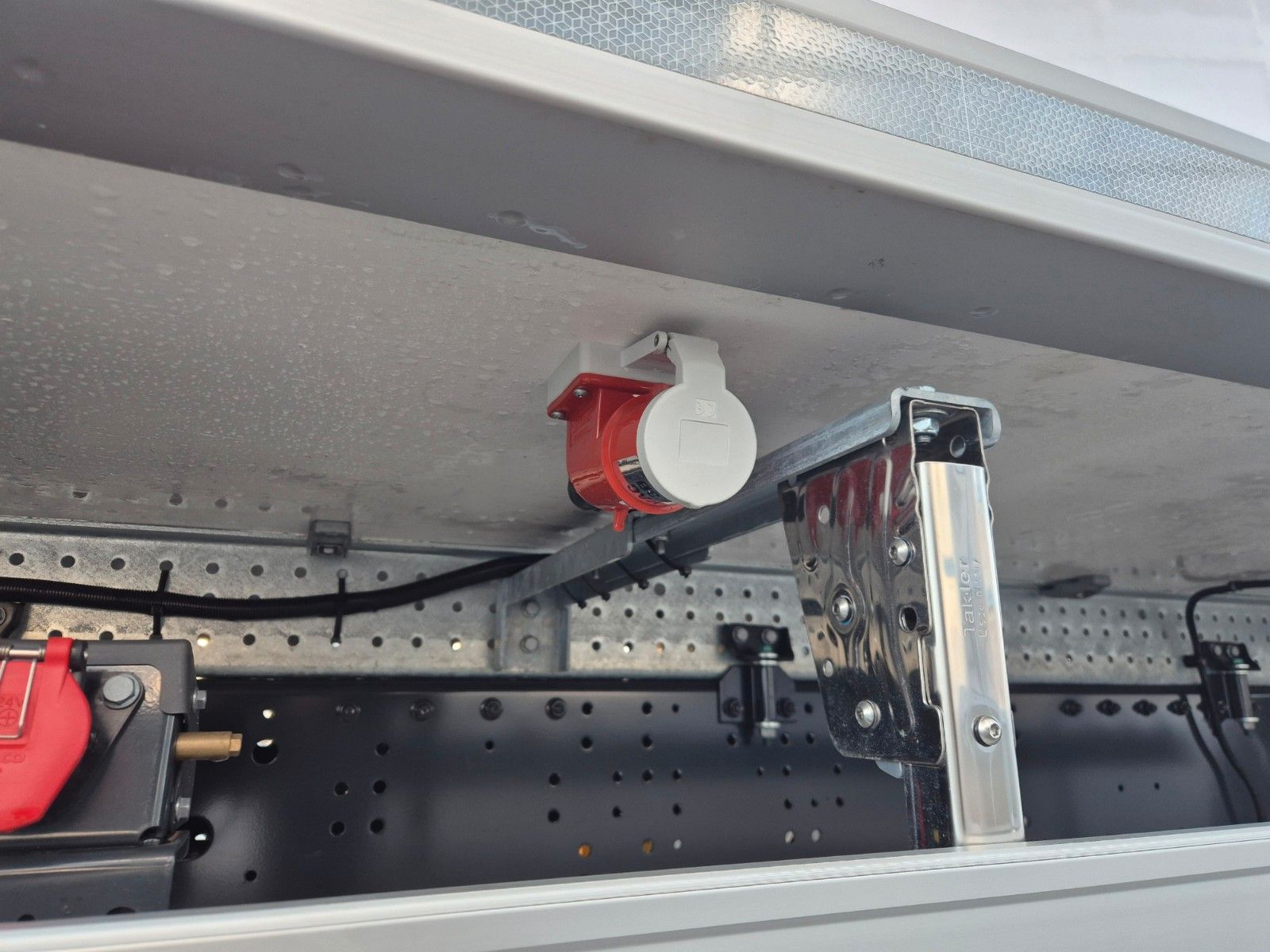 Fahrzeugabbildung Iveco S-Way 400 4x2 Kühlkoffer, LBW, Thermoking T1200R