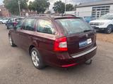 Skoda Octavia 1.6L TDI*AHK*KLIMA*NAVI*LM*PDC*TEMPOMAT* - Skoda Octavia aus 2011: Kombi