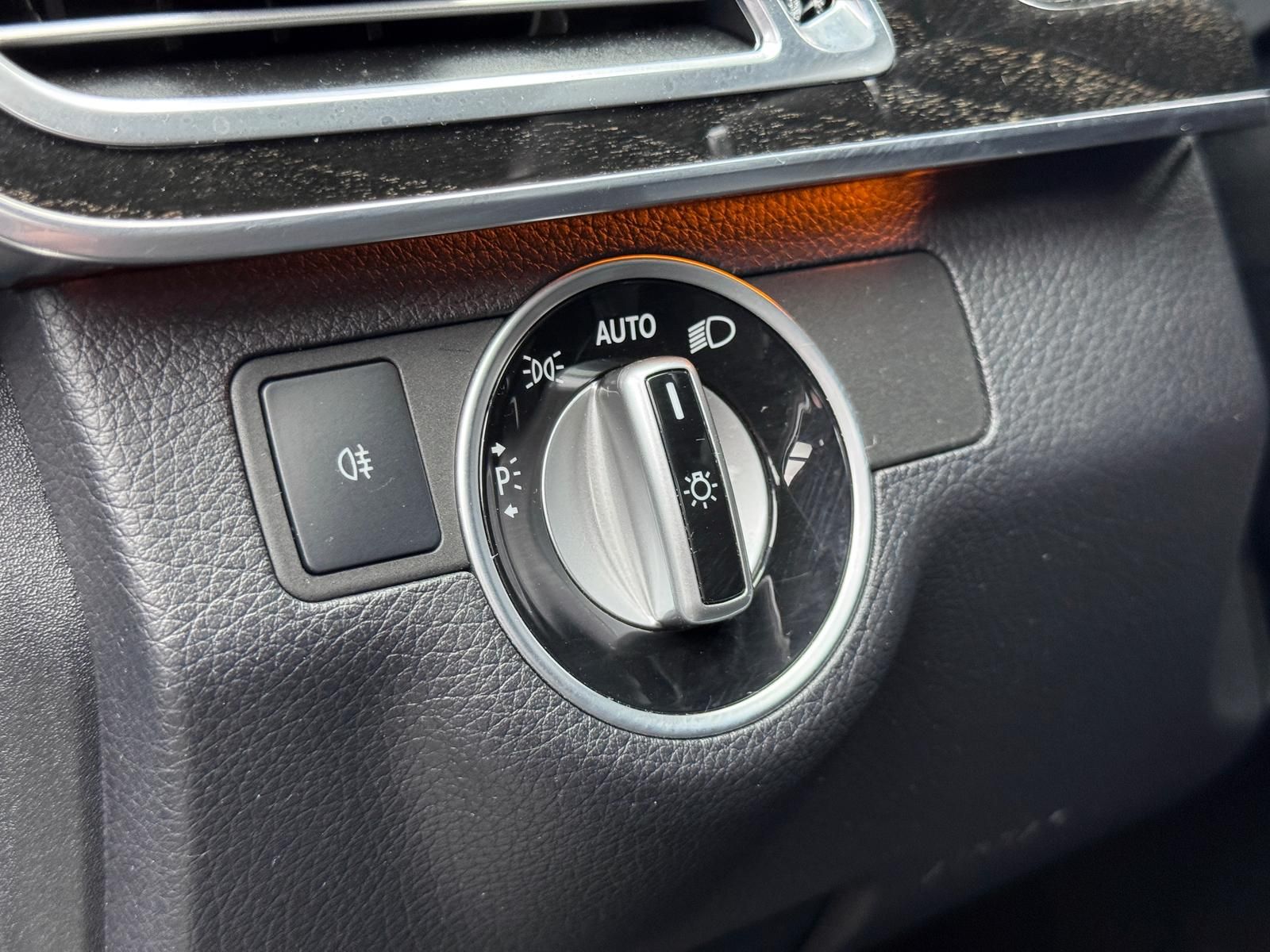 Fahrzeugabbildung Mercedes-Benz E 220d AVANTGARDE/AHK/ILS+/OZ-RACING/PDC/NAV/LED