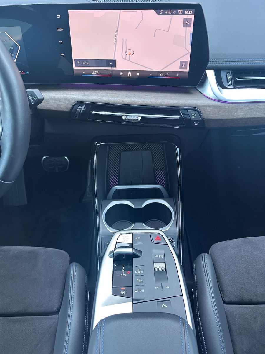 Fahrzeugabbildung BMW X1 xDrive20d M-Sport NAV+LED+PANO+AHK+SHZ