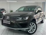 Volkswagen Touareg 3.0 Executive 4M TOTW RAUTE AHK LUFT ACC - VW Touareg Gebrauchtwagen in Berlin
