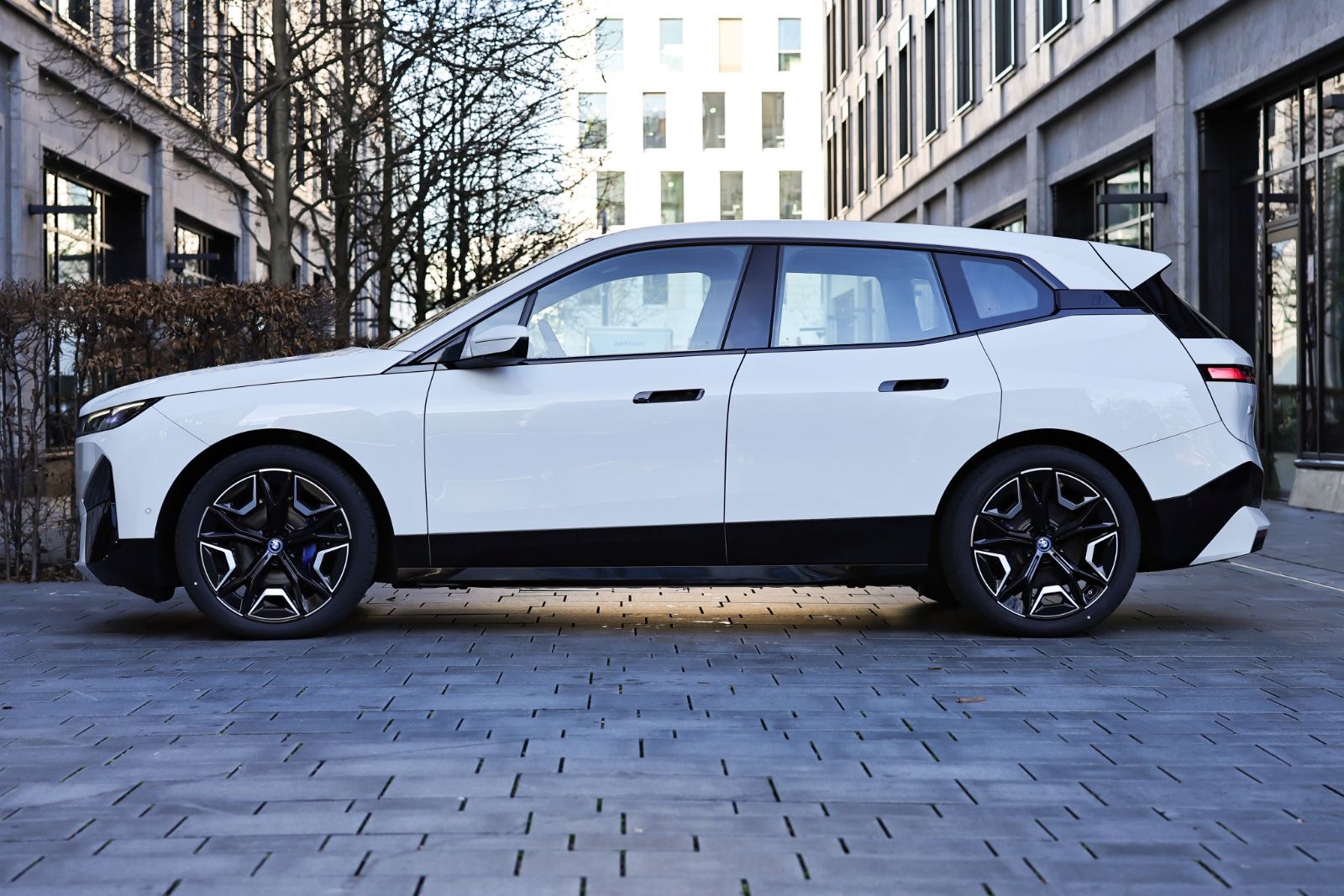 BMW iX40 | xDrive Sport | Panorama | 22" Felgen imagem 2