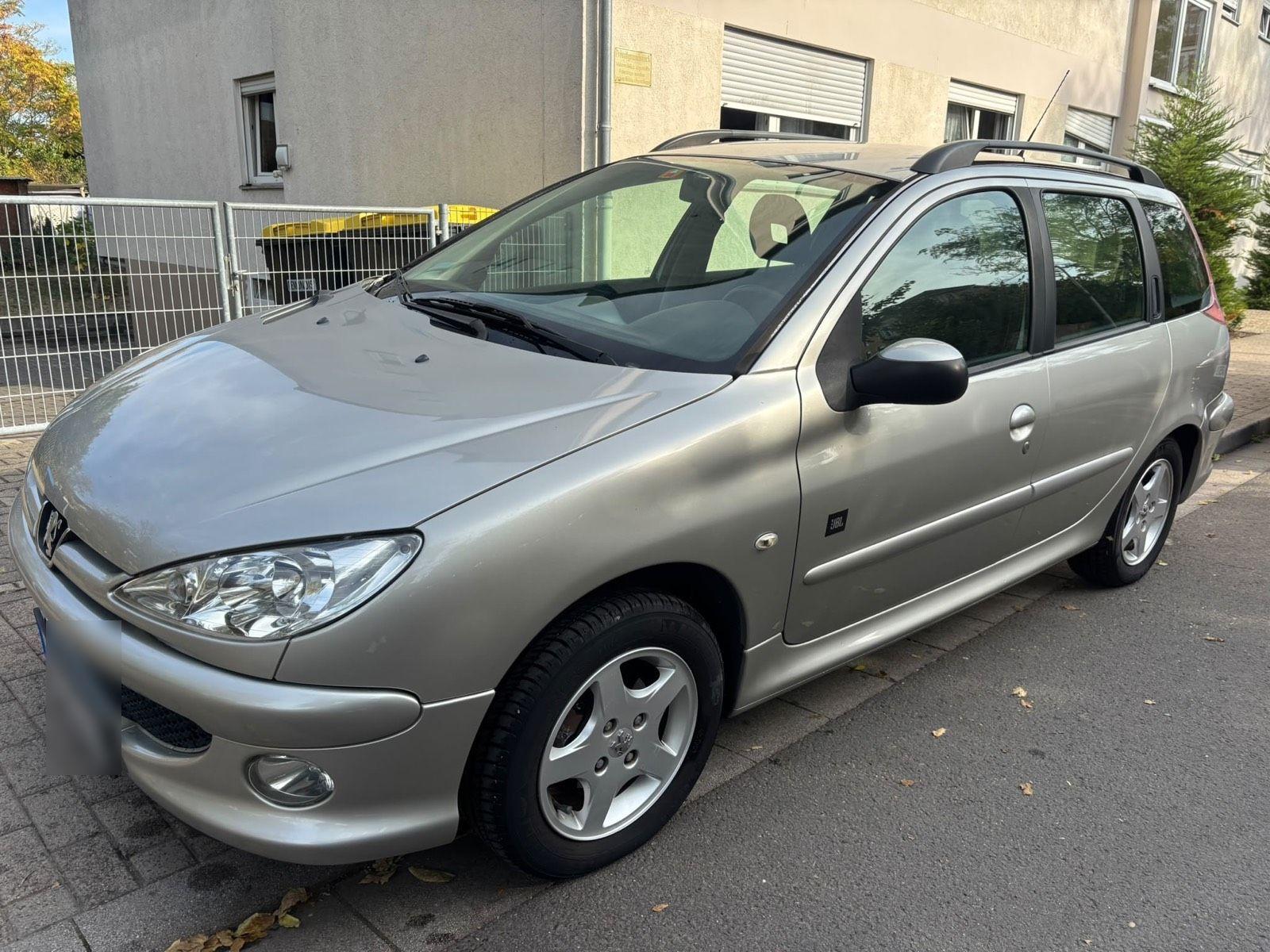 Peugeot 206 Kombi-8 Fach bereift — авто для ЗСУ з Європи