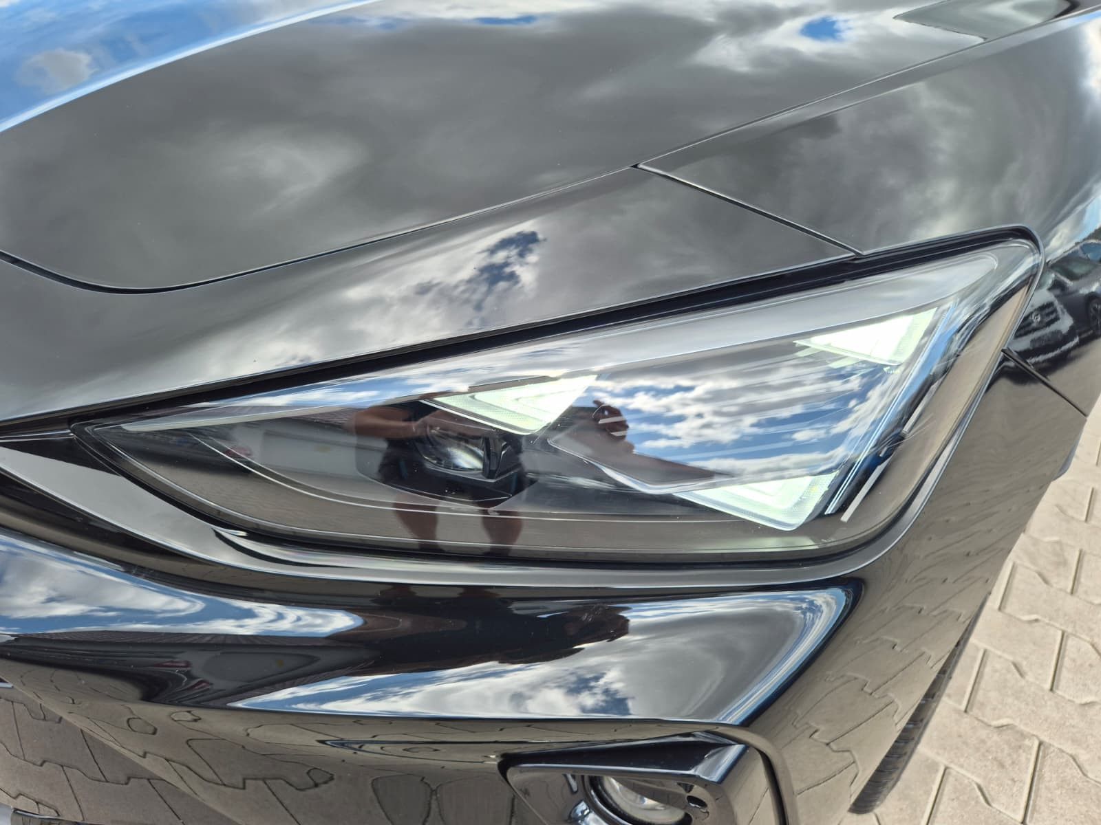 Fahrzeugabbildung CUPRA Leon 1.5 eTSI DSG PANO*AHK*DYNAMICA*EDGE*18" 5JG