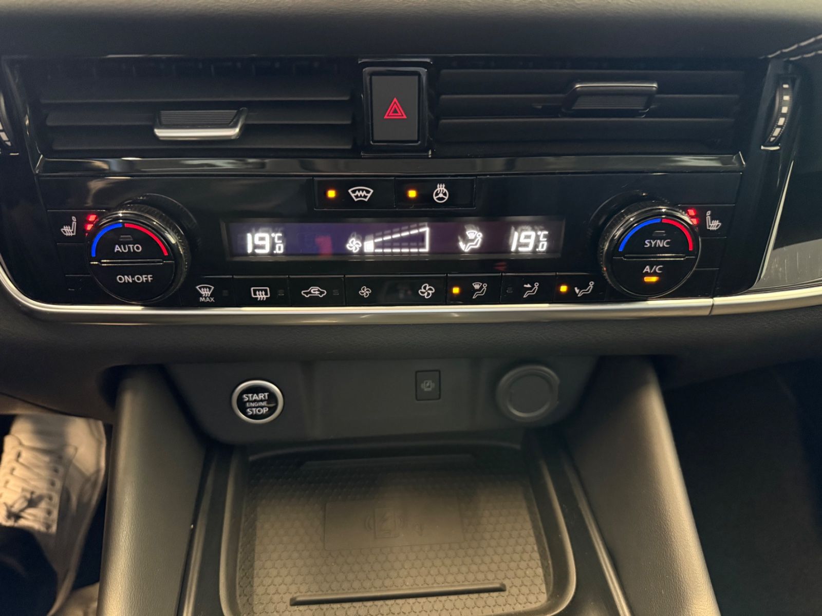 Fahrzeugabbildung Nissan Qashqai N-Connecta 1.3DIG-T Business Technologie