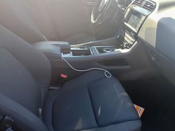 Jaguar F-Pace - 8