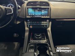 Foto Nummer 9: JAGUAR F-Pace