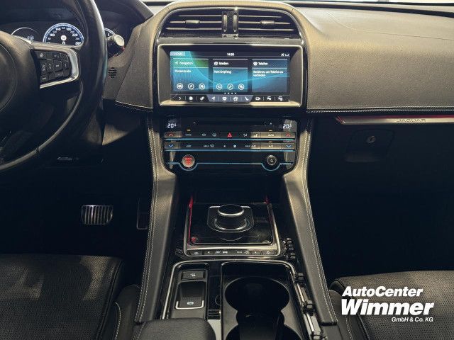 Foto Nummer 9: JAGUAR F-Pace