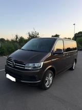 Volkswagen T6 Multivan mit beidseitigen Schiebetüren, NAVI - : Van, mit Schiebetür