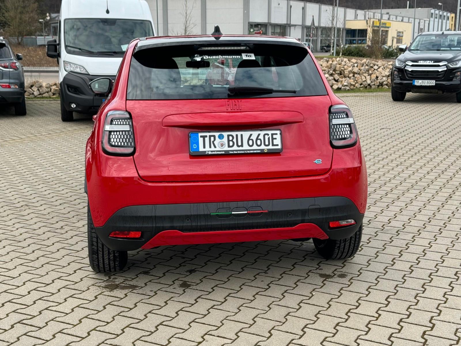 Fiat 600e Sondermodell RED 54 kWh Gratis Wallbox