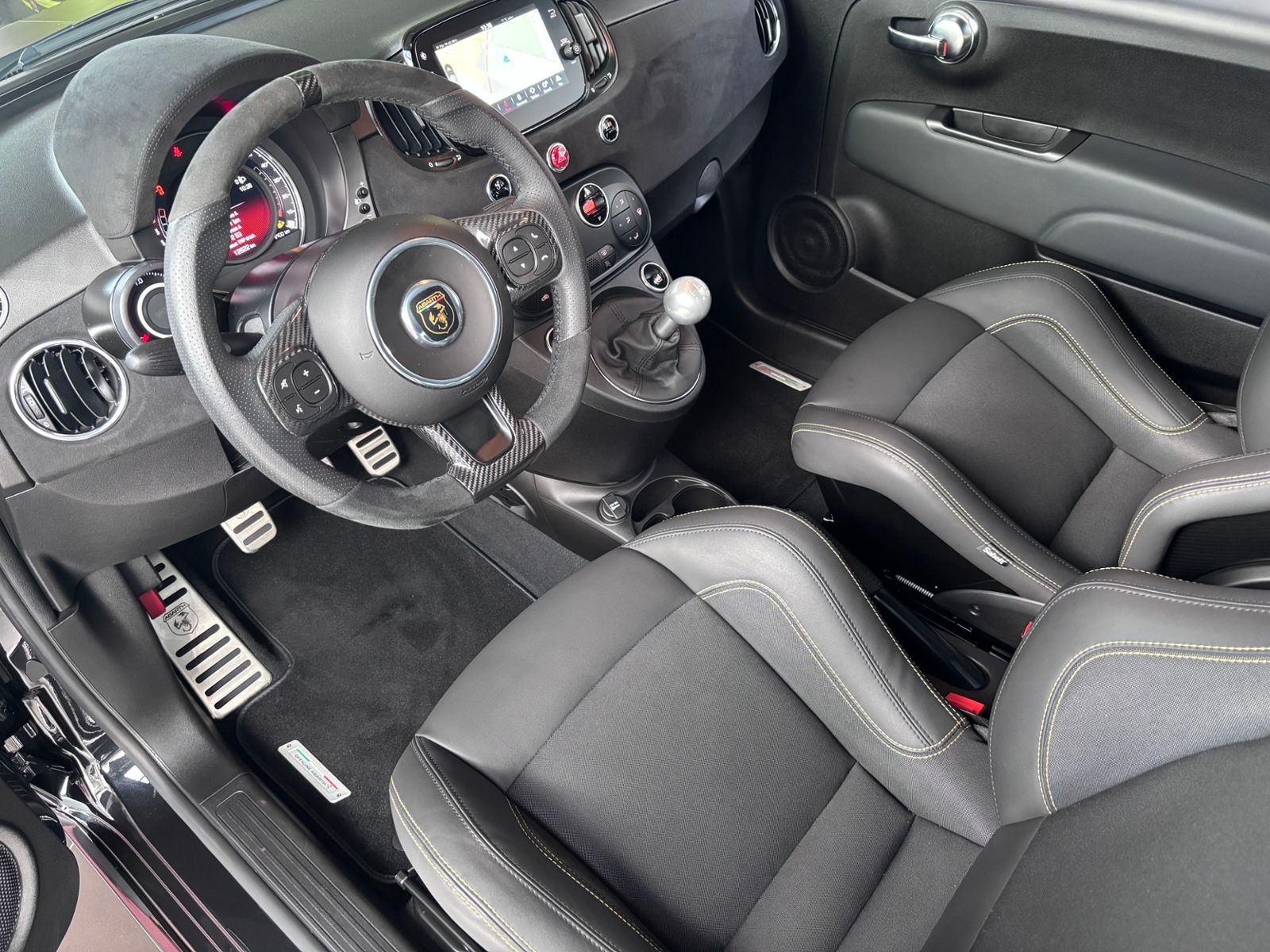 Fahrzeugabbildung Abarth 695 75 Anniversario NAVI ALU Beats