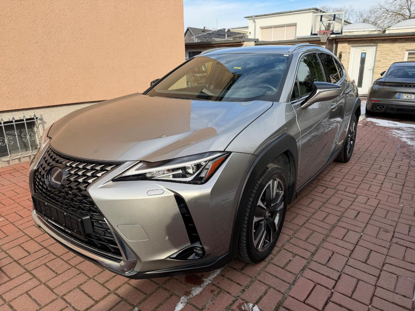 Lexus UX 250 h 1.HD+LED+ALCANTARA+NAVI+KAMERA