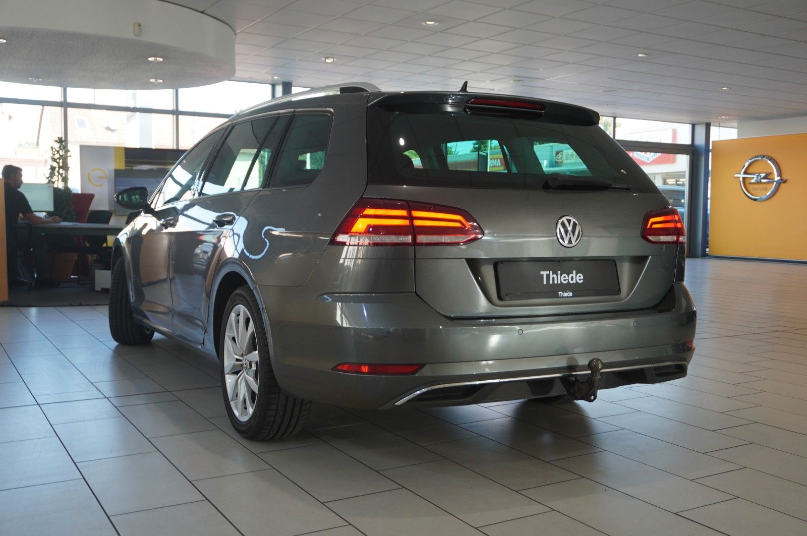 Fahrzeugabbildung Volkswagen Golf VII VAR. 1.6 TDI IQ-DRIVE NAVI/LED/ACC/AHK
