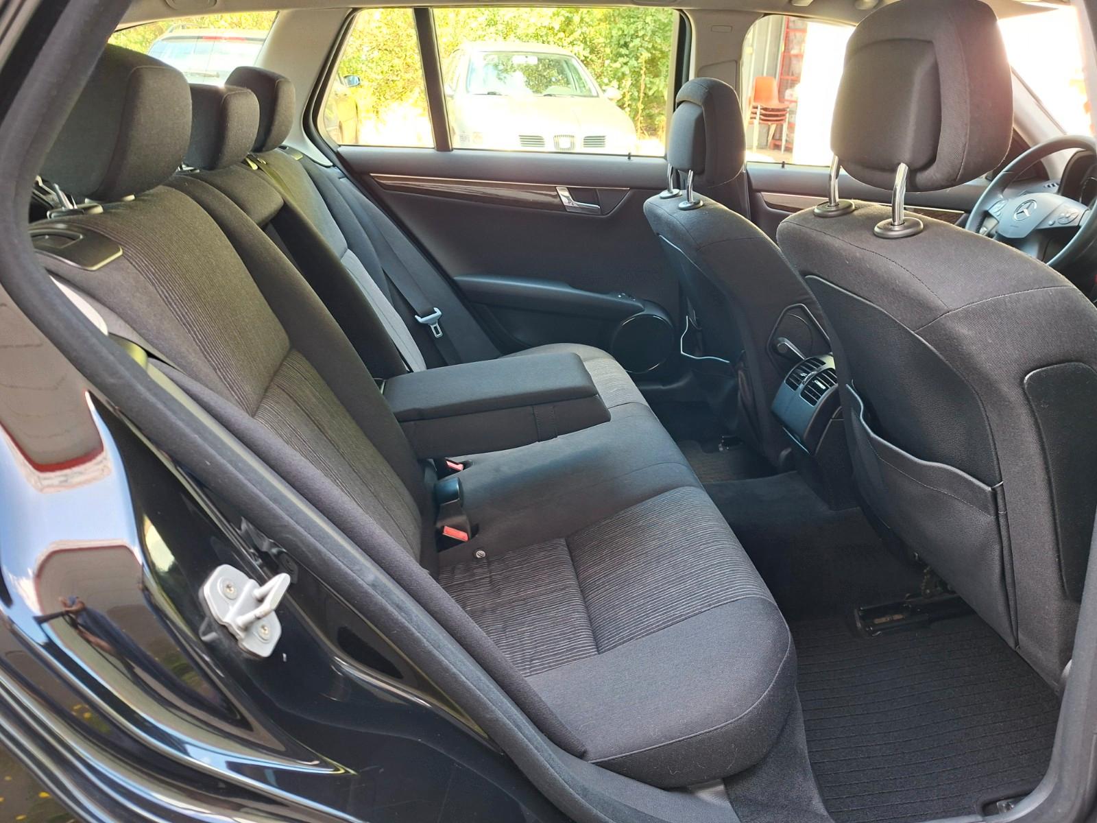 Mercedes-Benz C180 2009 — photo 22