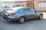 Mercedes-Benz E 220d AVANTGARDE+NAVI+KAMERA+STANDHEIZUNG - Mercedes-Benz E 220 mit Diesel-Antrieb: Limousine