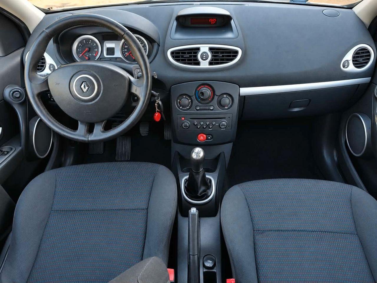 Renault Clio 2009 — photo 11