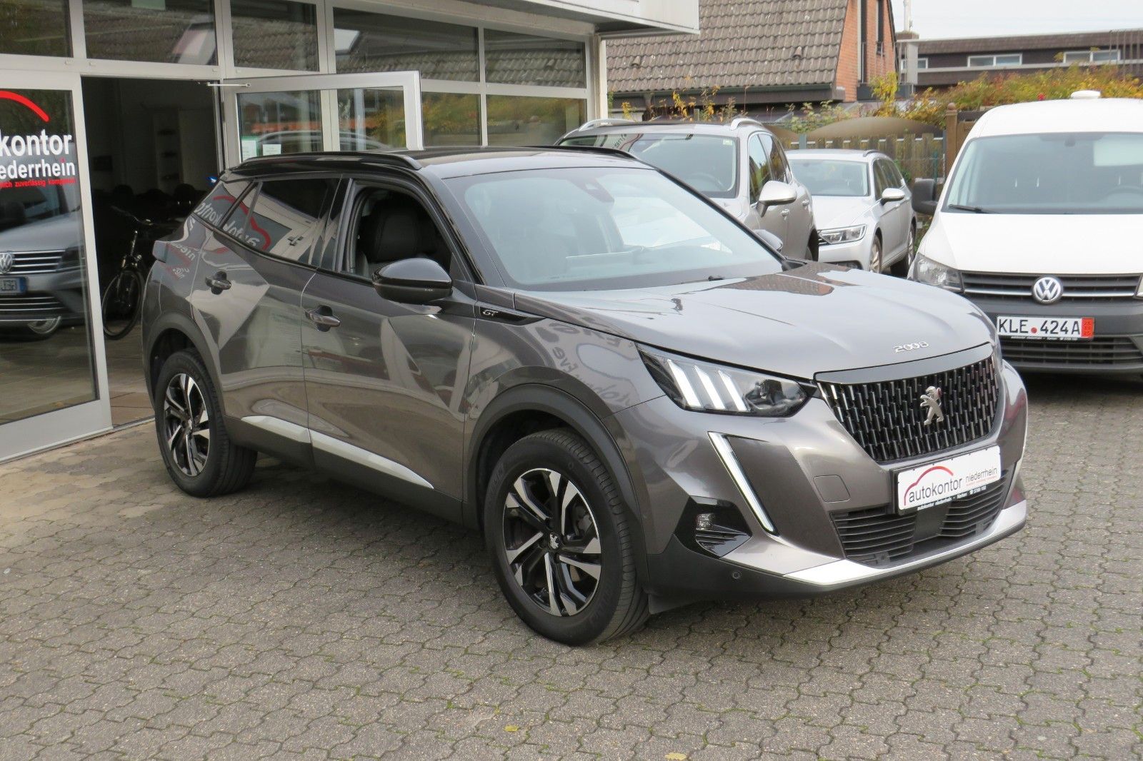 Fahrzeugabbildung Peugeot 2008 GT 1.2 PURETECH NAVI KAMERA PDC ACC 1.HAND