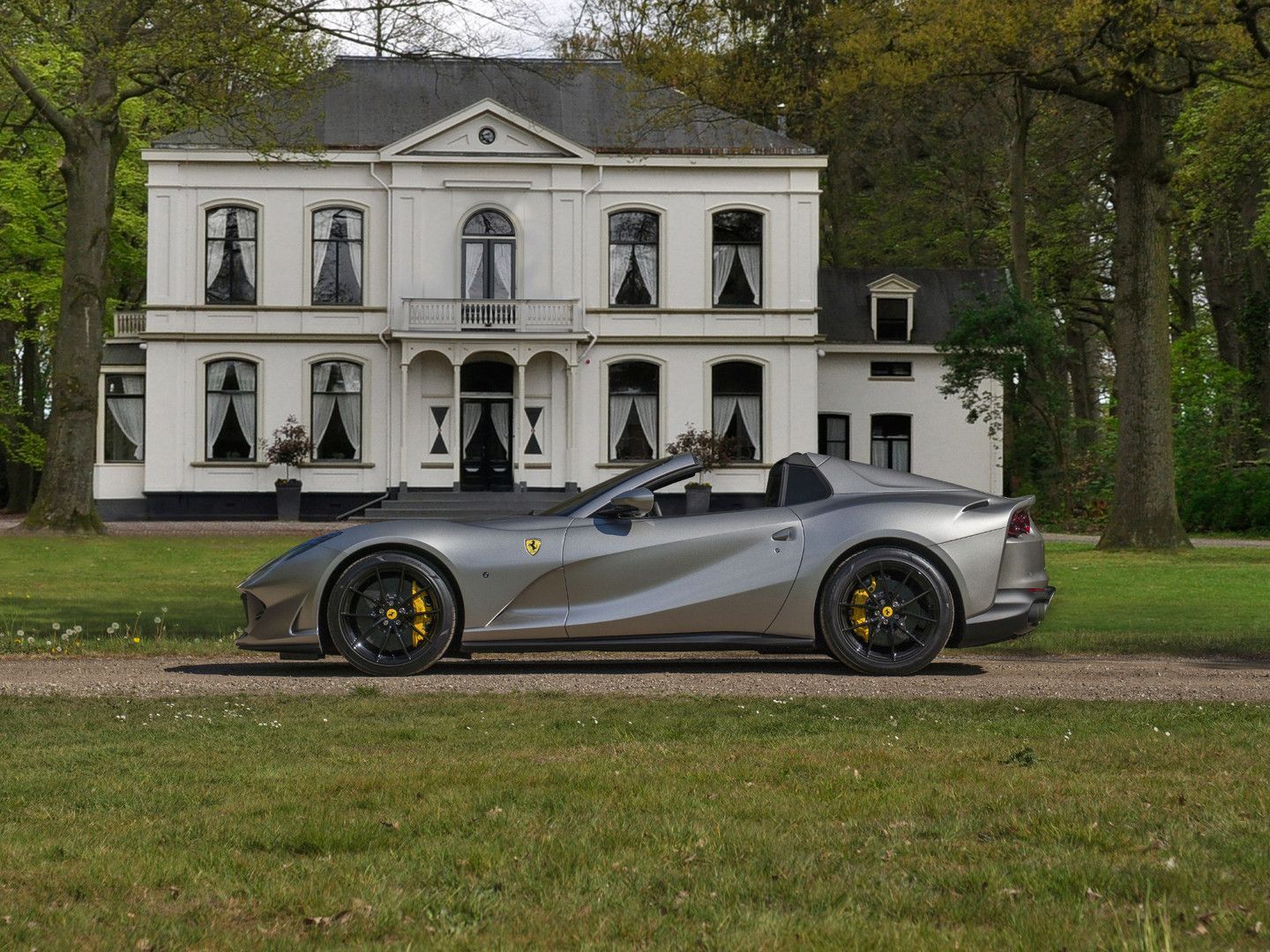 FERRARI 812