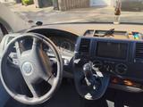 Volkswagen T5 Caravelle mit Rollstuhlrampe  - gebrauchte VW T5 Caravelle aus dem Jahr 2005