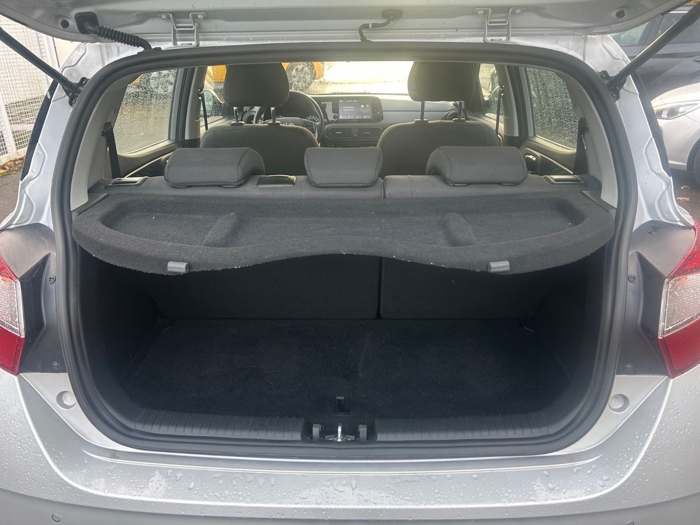 Fahrzeugabbildung Hyundai i10 Trend Navi Apple CarPlay Android Auto Klimaa