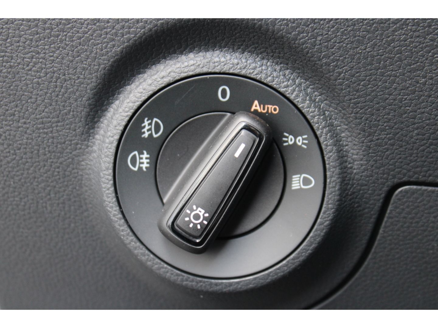 Fahrzeugabbildung SEAT Arona 1.5 TSI 110 kW FR DSG 10J Gar. ACC LED AHK