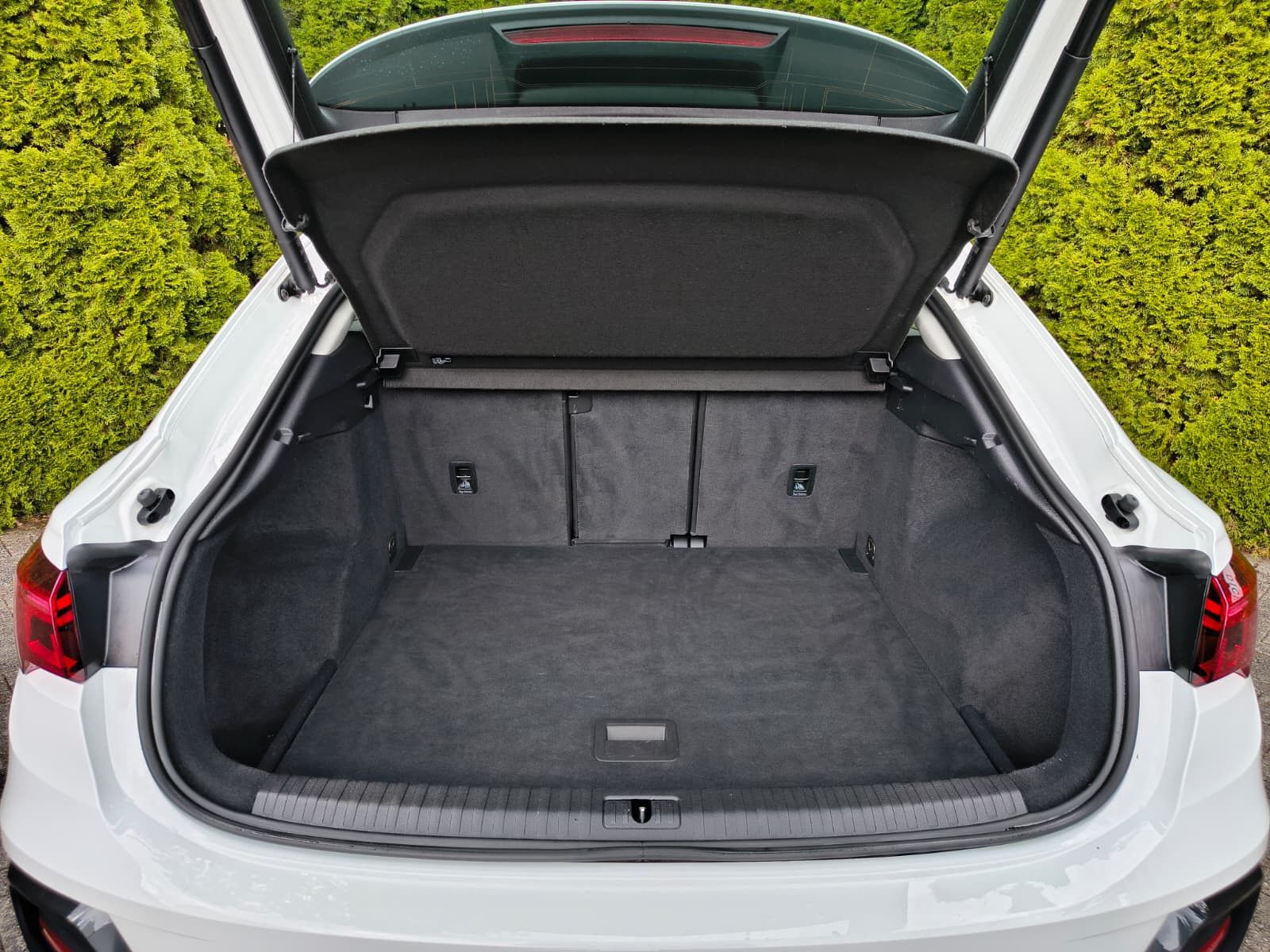 Fahrzeugabbildung Audi Q3 Sportback 35 TDI S-tronic LED+MMI+AHK+SHZ+DSP
