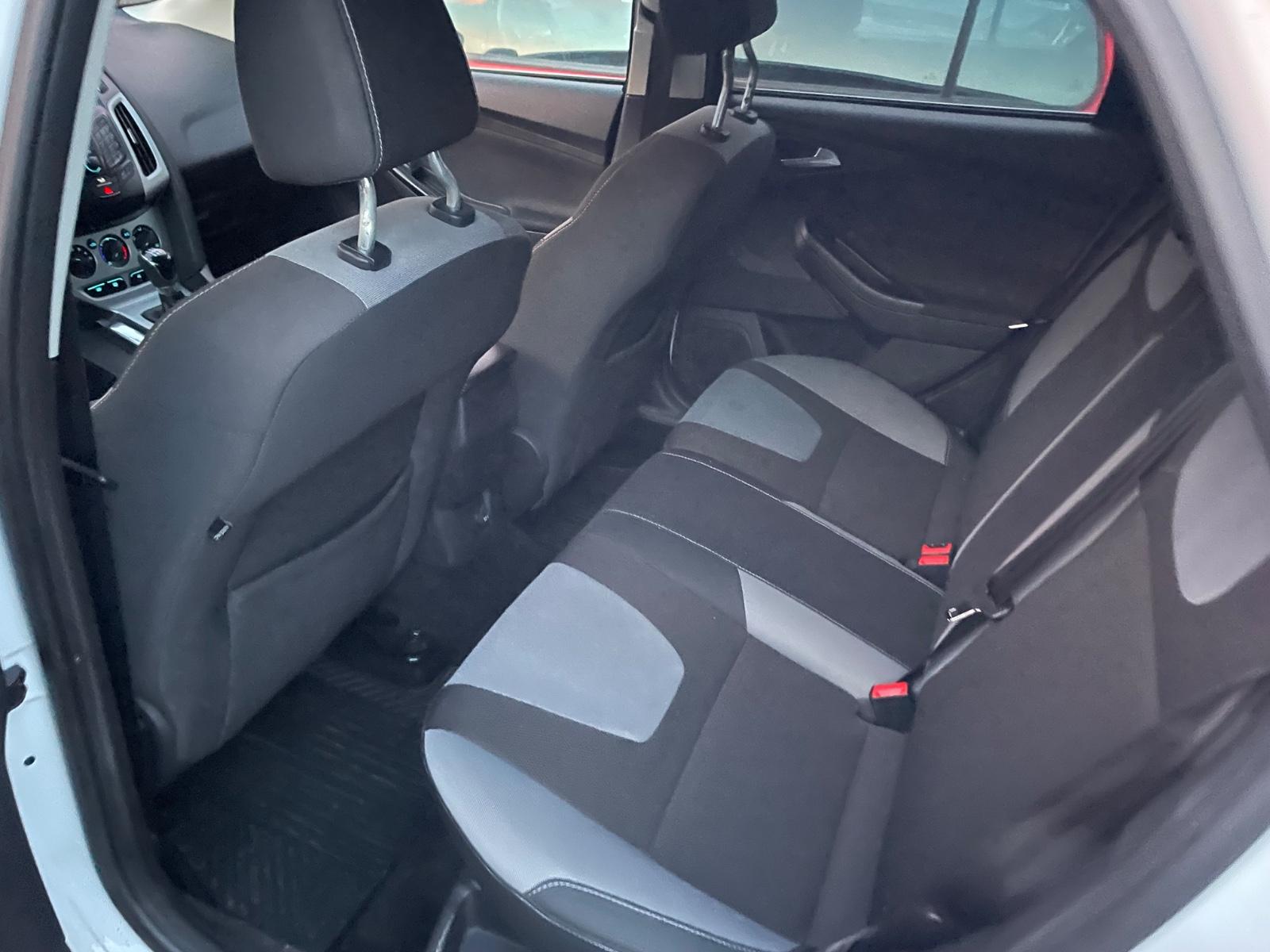 Ford Focus 2012 — photo 6